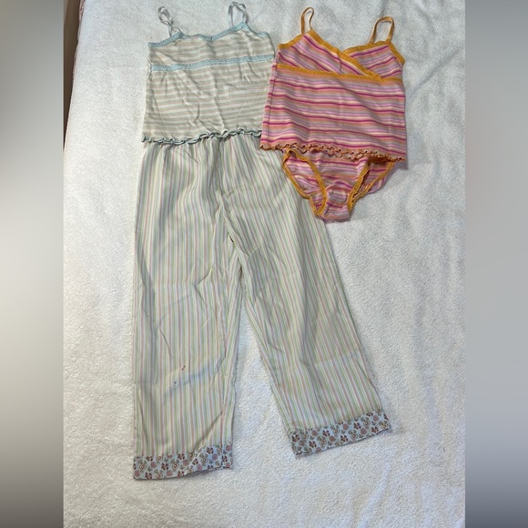 2 pair of Gymboree 2 piece pajamas size 4 & 5-6 - Picture 1 of 11